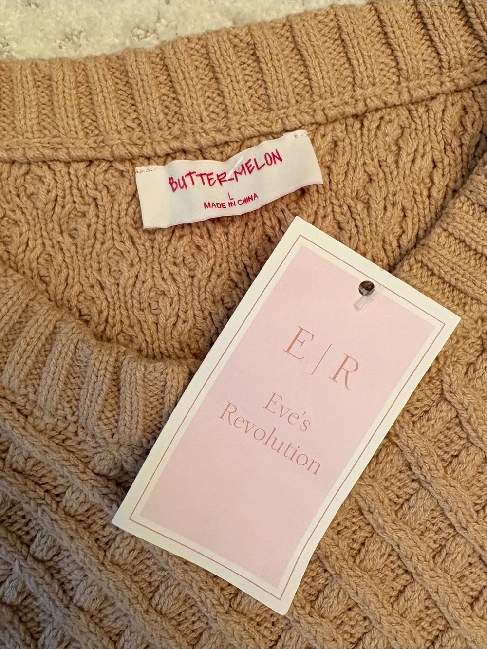 Buttermelon NEW Tan Oversized Chunky Cable Knit Cropped Sweater Size Large - Picture 4 of 9